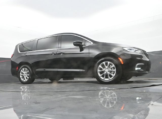 Used 2026 Chrysler Pacifica Limited FWD image 26