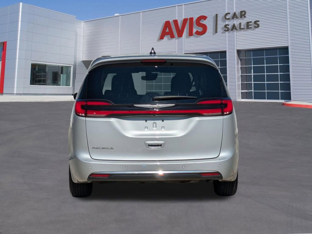Used 2024 Chrysler Pacifica Touring-L image 7