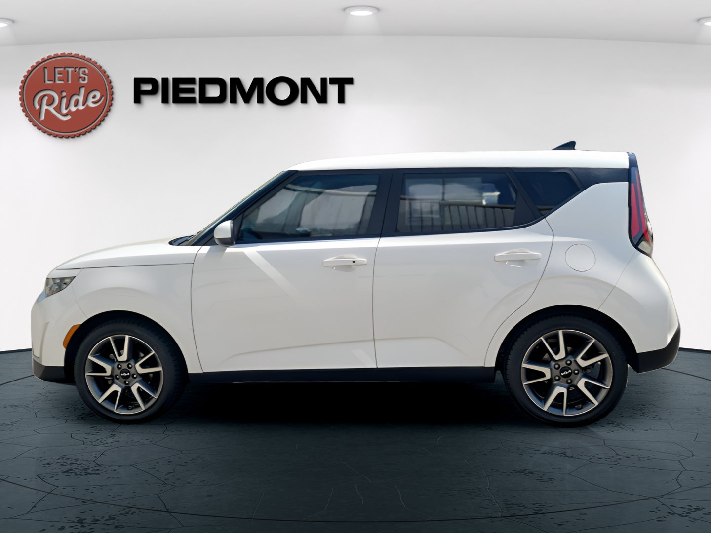 Used 2024 Kia Soul EX w/ Option Group 015 FWD image 8