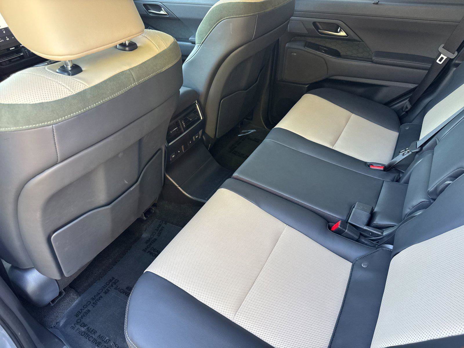 Used 2024 Lexus GX 550 image 11