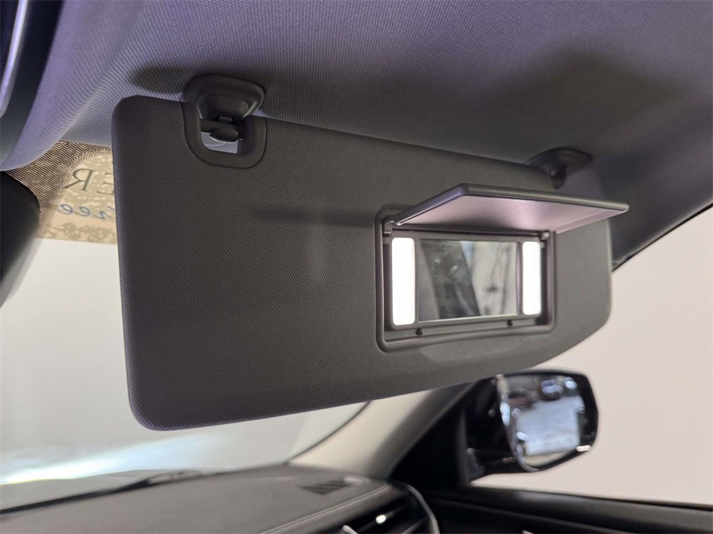 Used 2022 Jeep Grand Cherokee L Limited w/ Black Appearance Package image 26