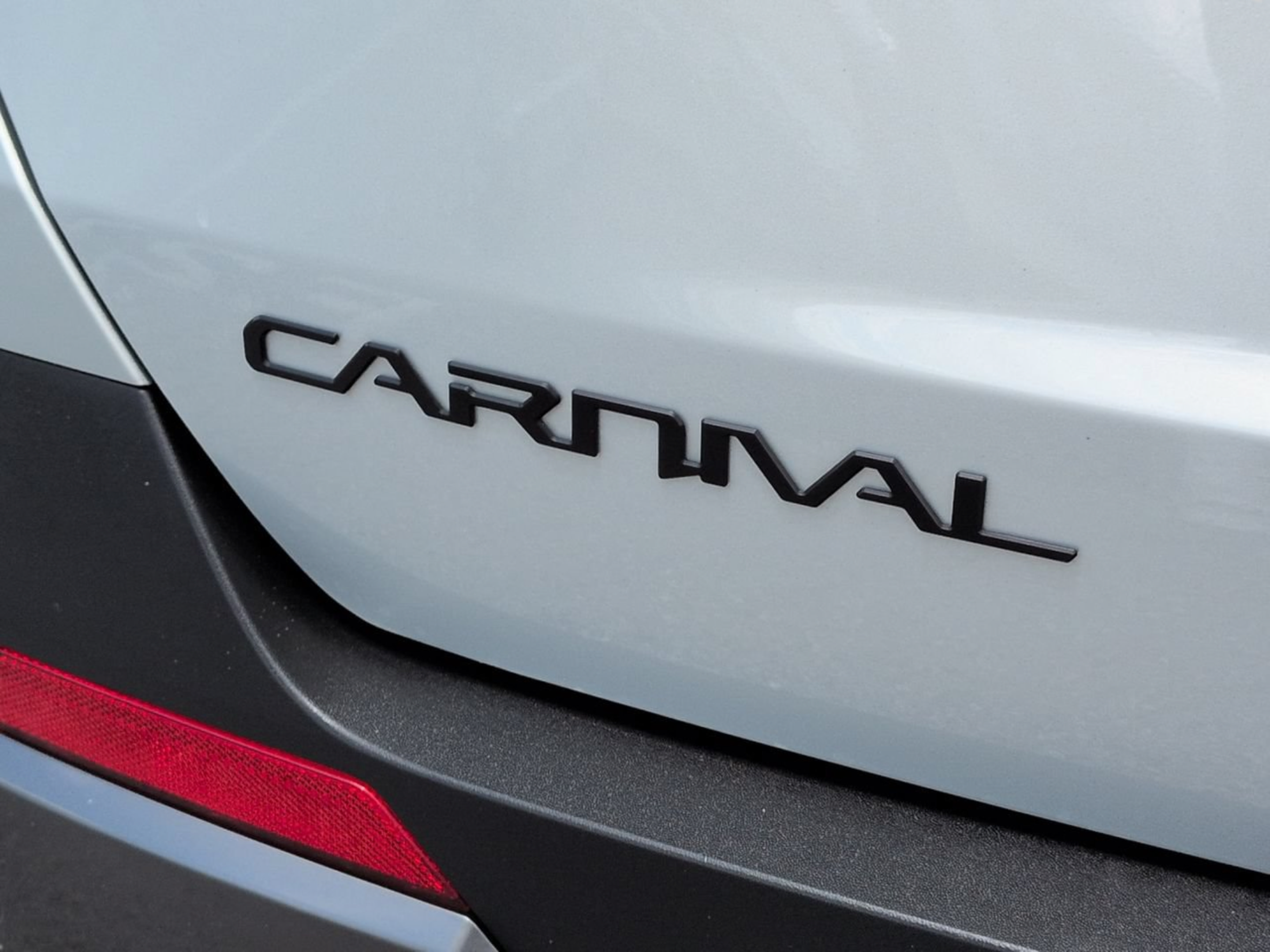 Certified 2025 Kia Carnival SX w/ SX Dark Edition Package FWD image 16