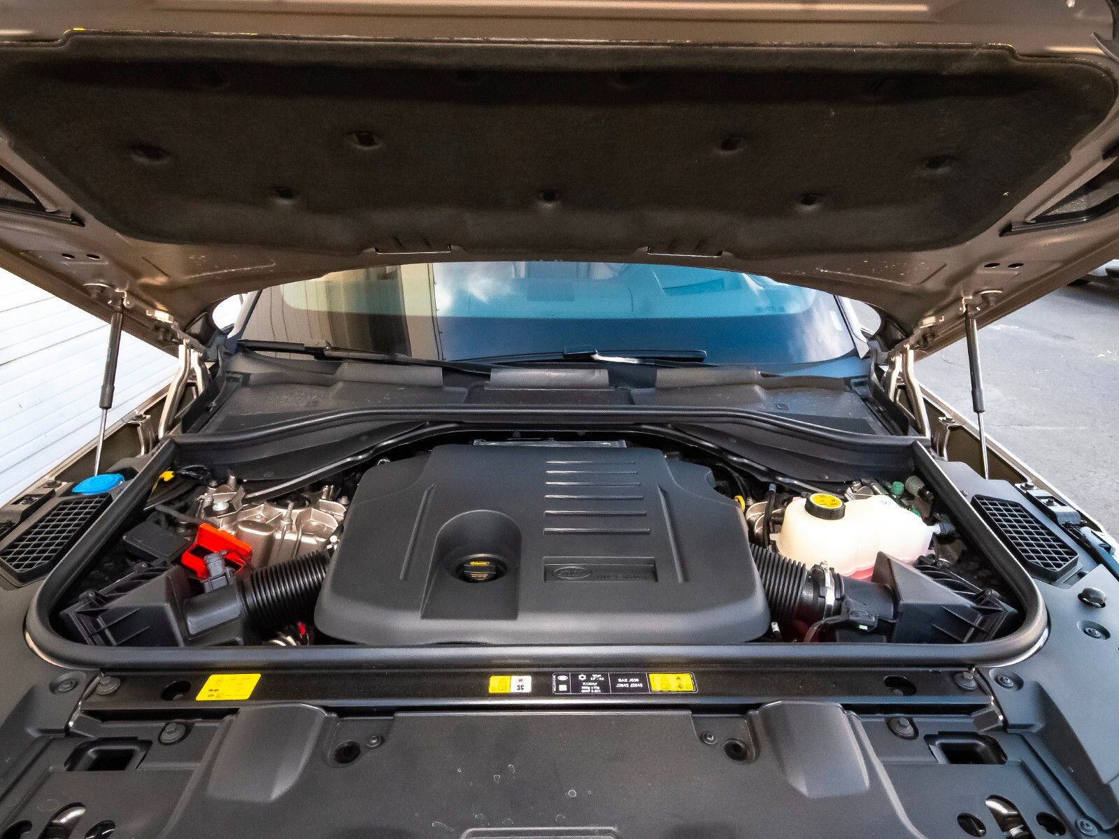 New 2025 Land Rover Range Rover SE image 51