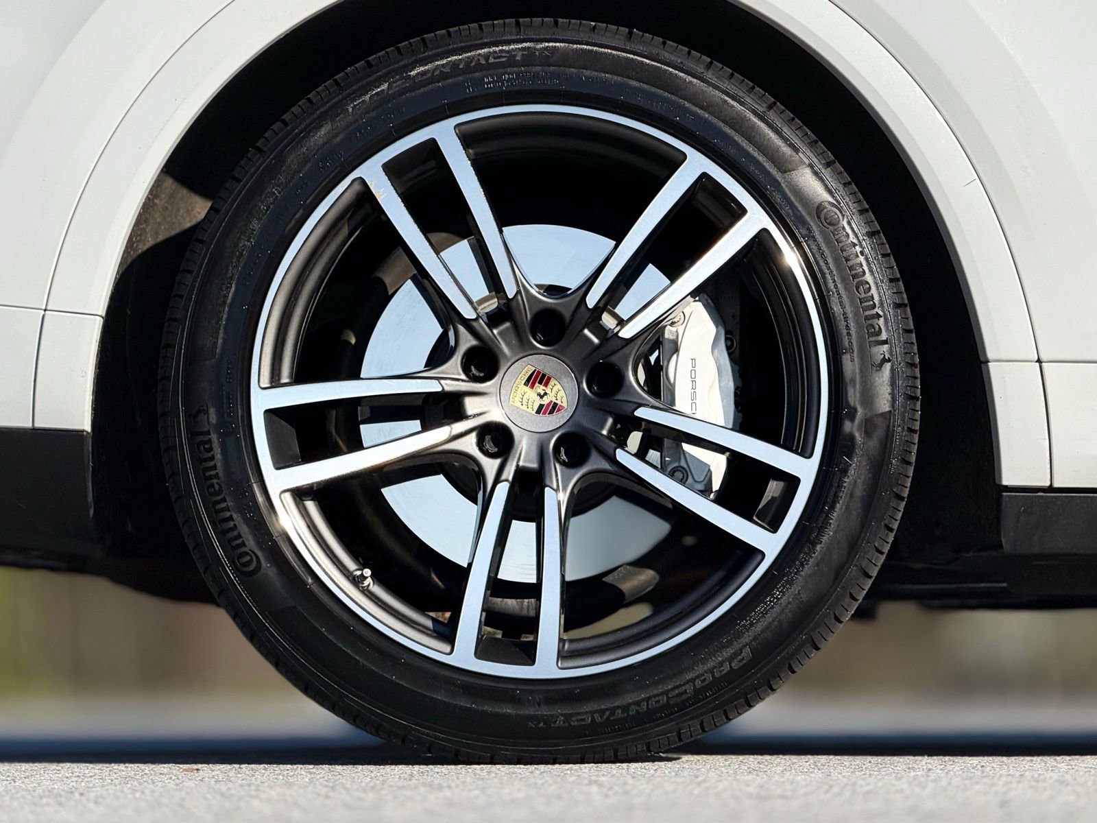 Used 2019 Porsche Cayenne Turbo image 19