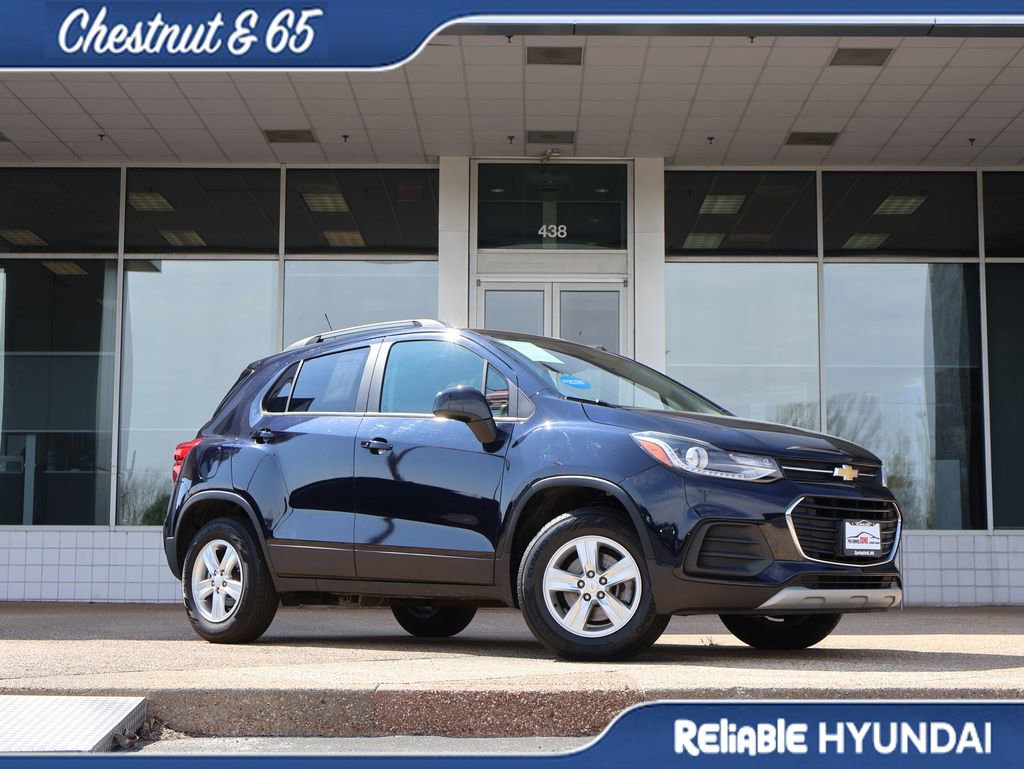 Used 2022 Chevrolet Trax LT w/ Driver Confidence Package image 2