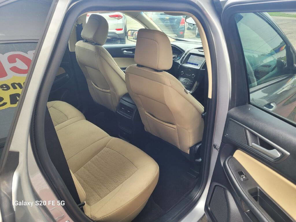 Used 2020 Ford Edge SE image 12