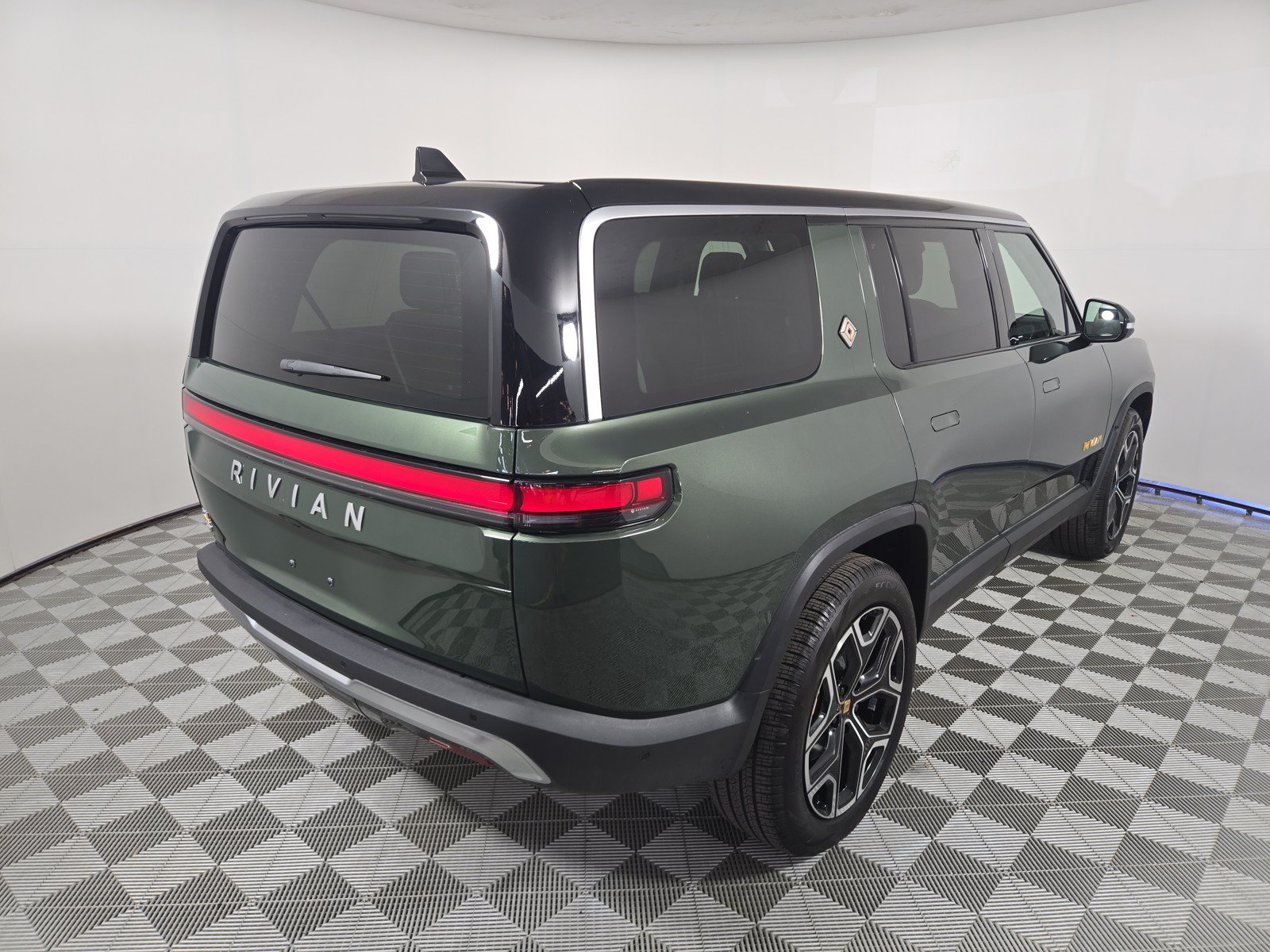 Used 2023 Rivian R1S Adventure AWD/4WD image 5