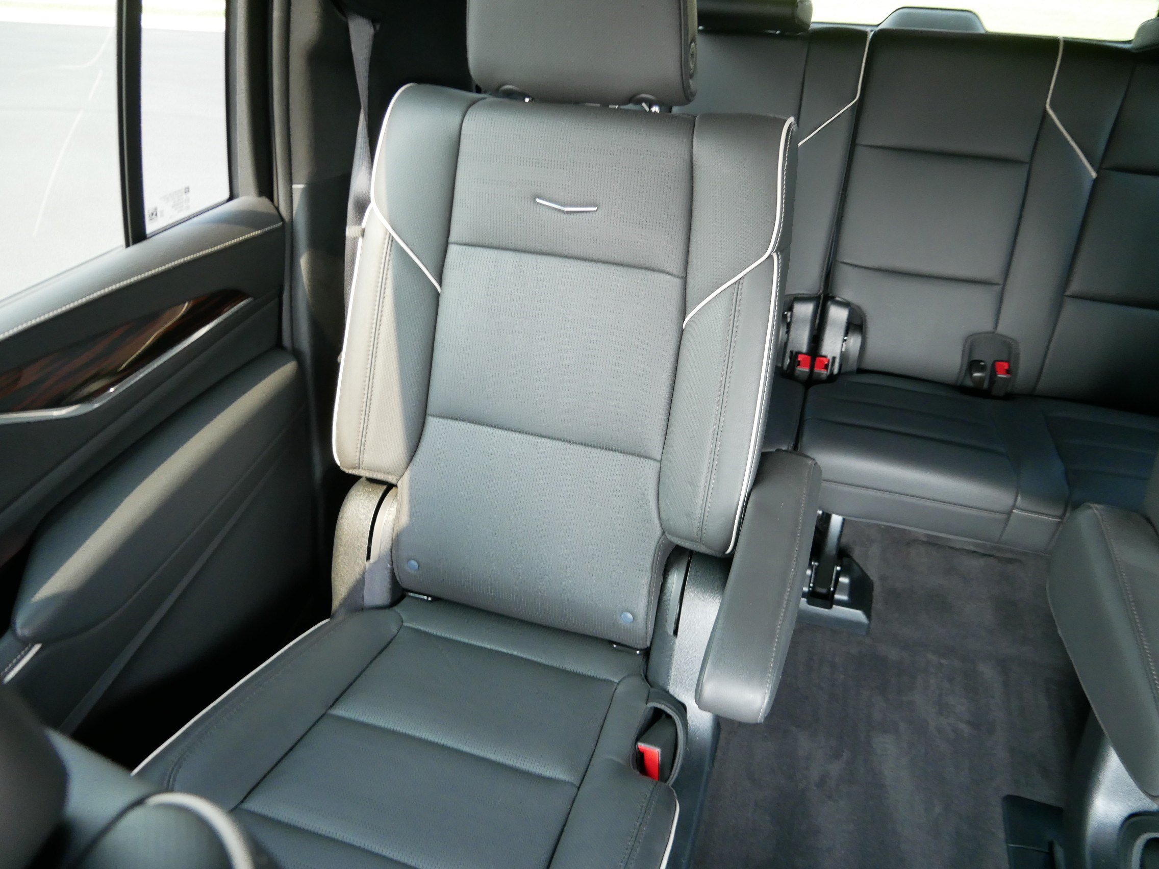 Used 2023 Cadillac Escalade ESV Premium Luxury w/ LPO, Radiant Package AWD/4WD image 12