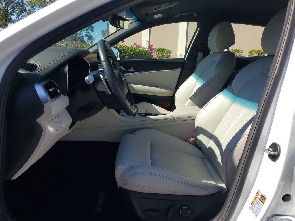 Used 2025 Genesis G70 2.5T image 26