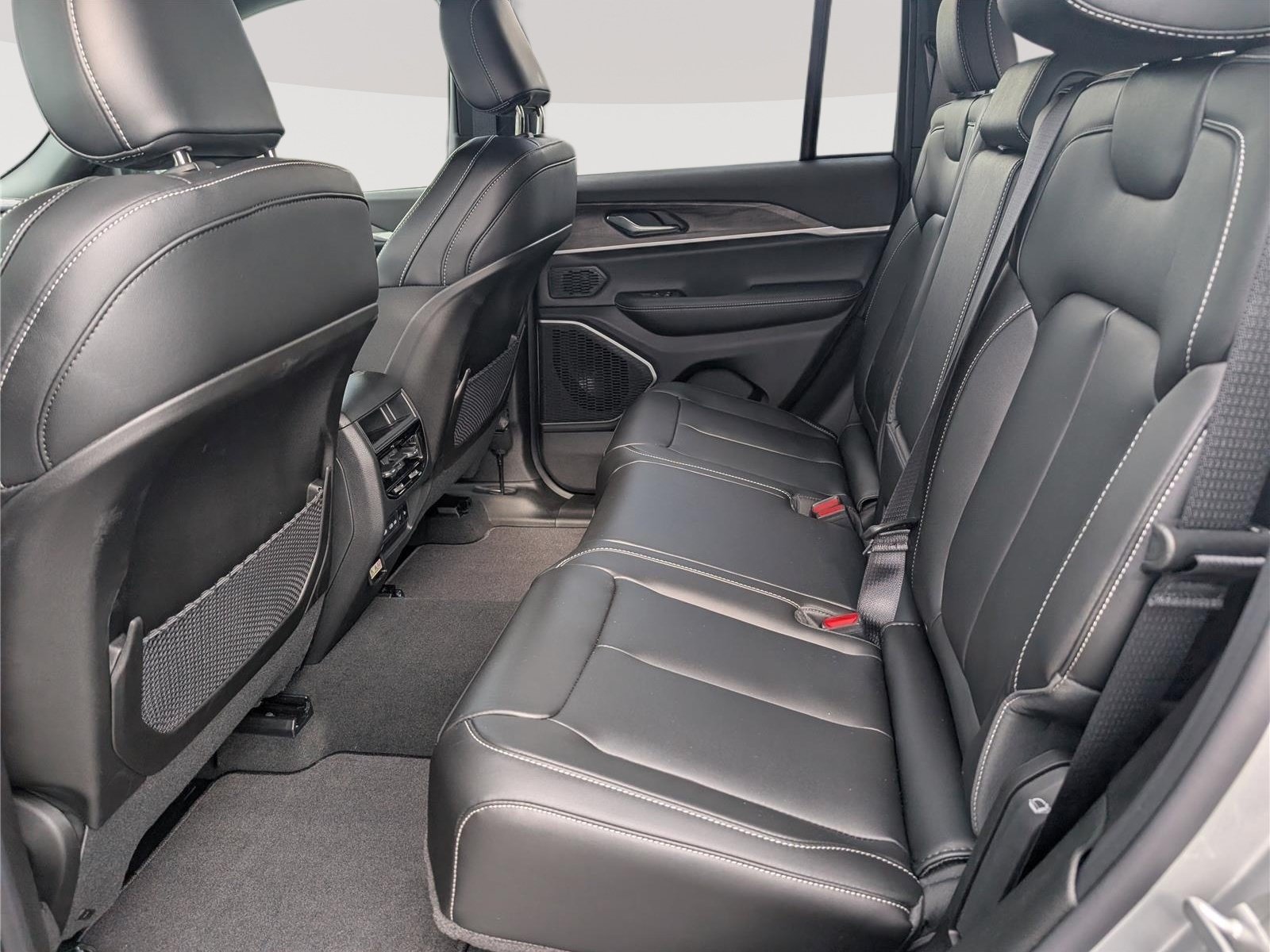 New 2026 Jeep Grand Cherokee Limited AWD/4WD image 10