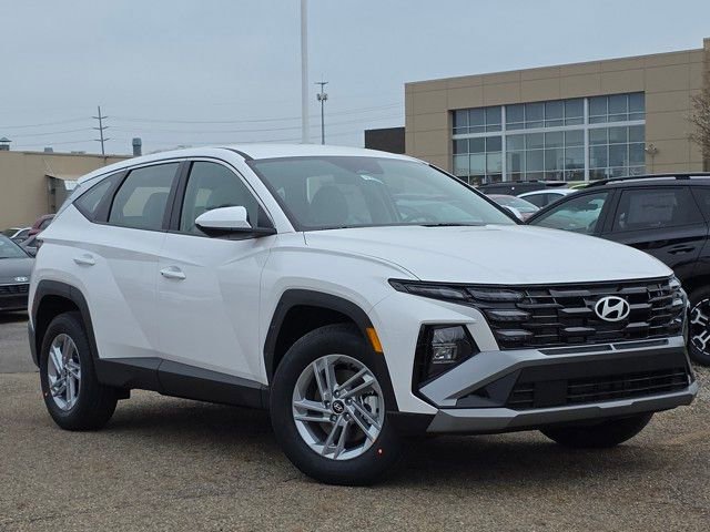 Certified 2025 Hyundai Tucson SE image 2