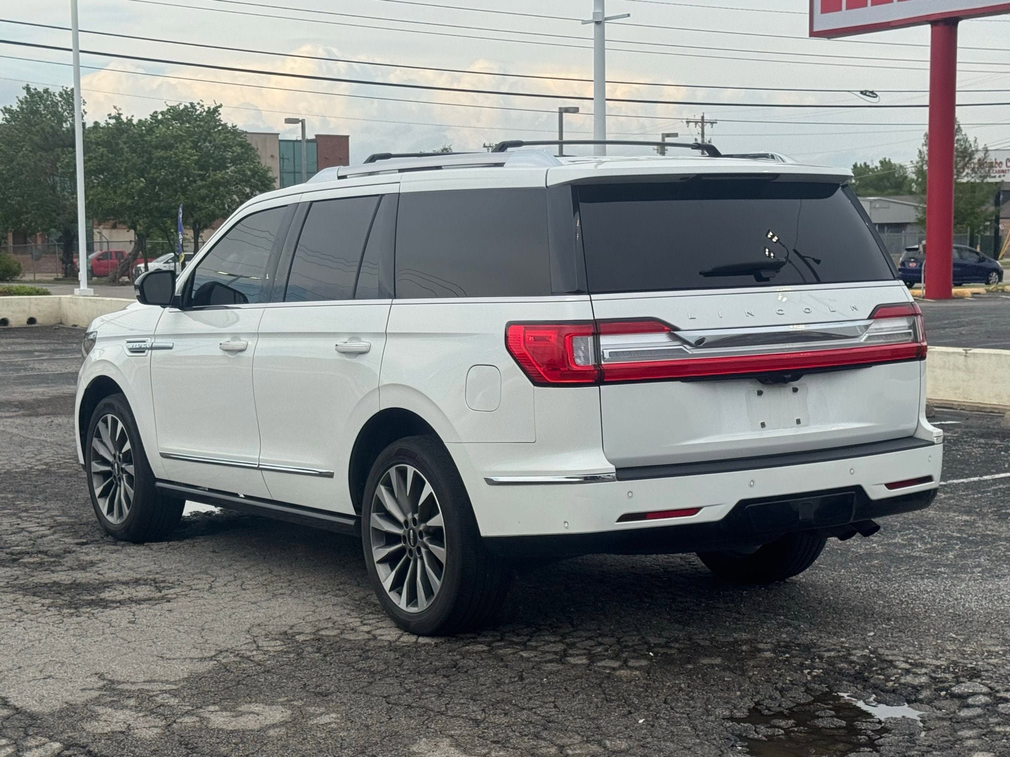 Used 2021 Lincoln Navigator Reserve w/ Luxury Package image 4