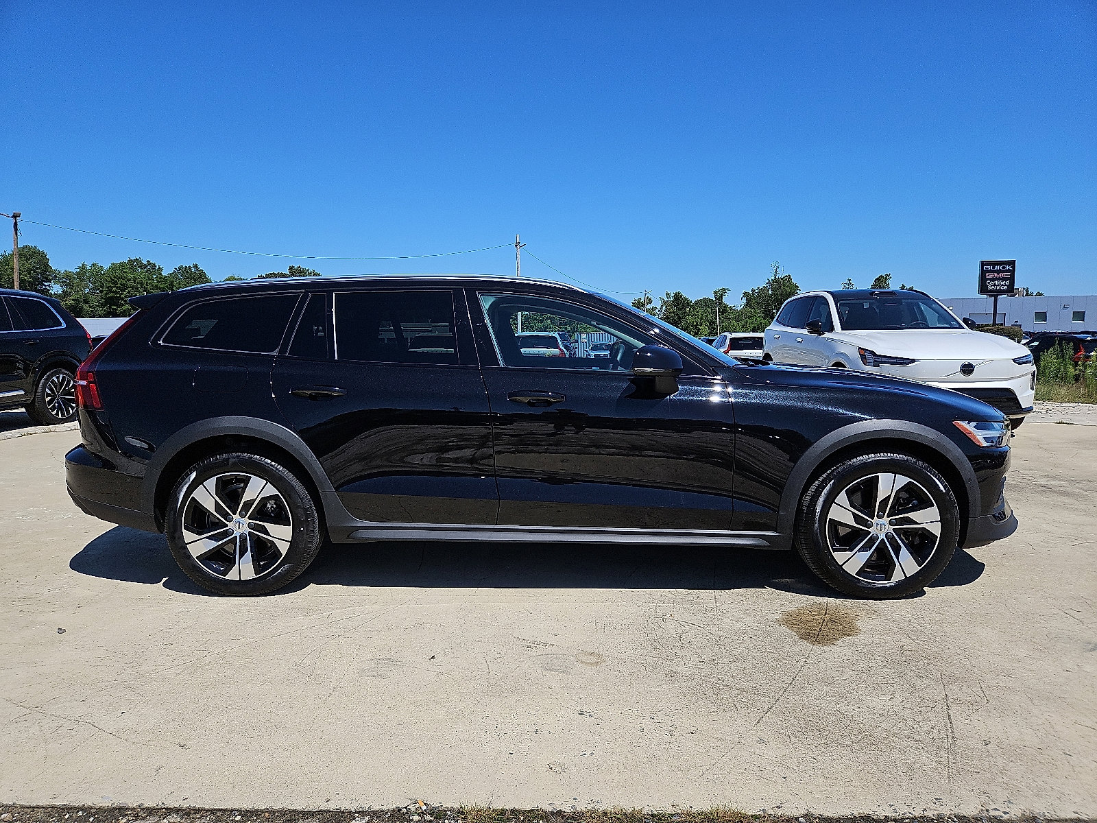 Certified 2024 Volvo V60 B5 Cross Country Plus image 7