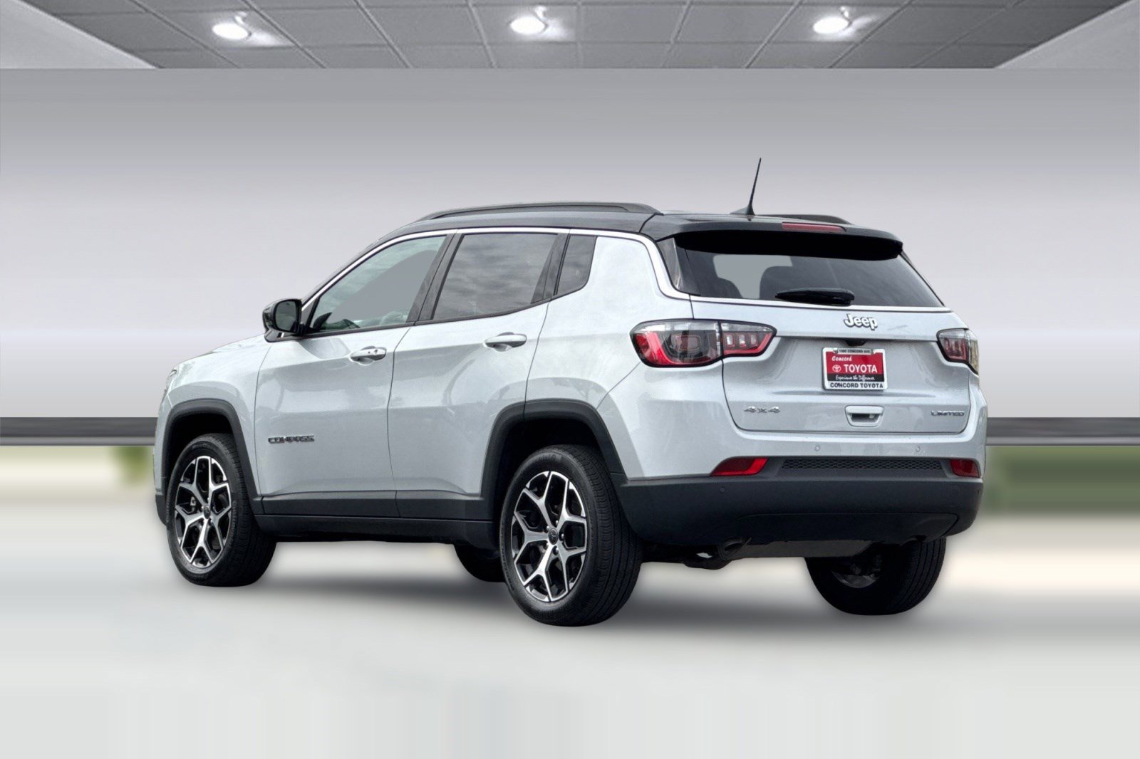 Used 2025 Jeep Compass Limited image 7