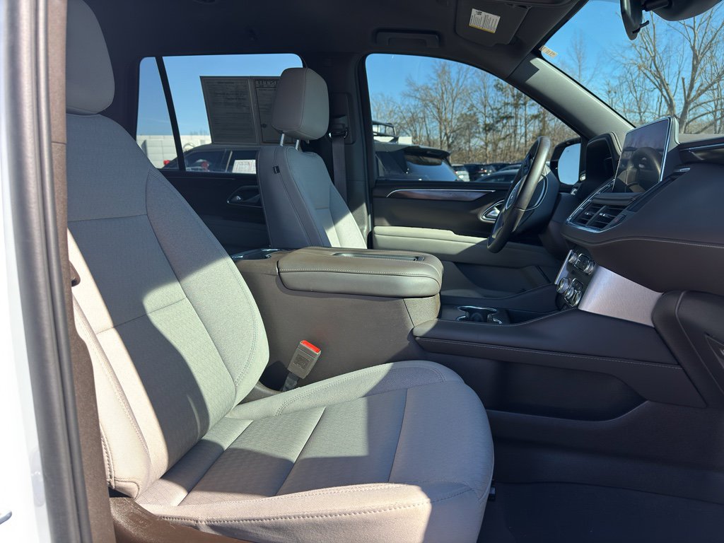 Used 2024 GMC Yukon SLE w/ Gmc Pro Safety Plus Package image 16