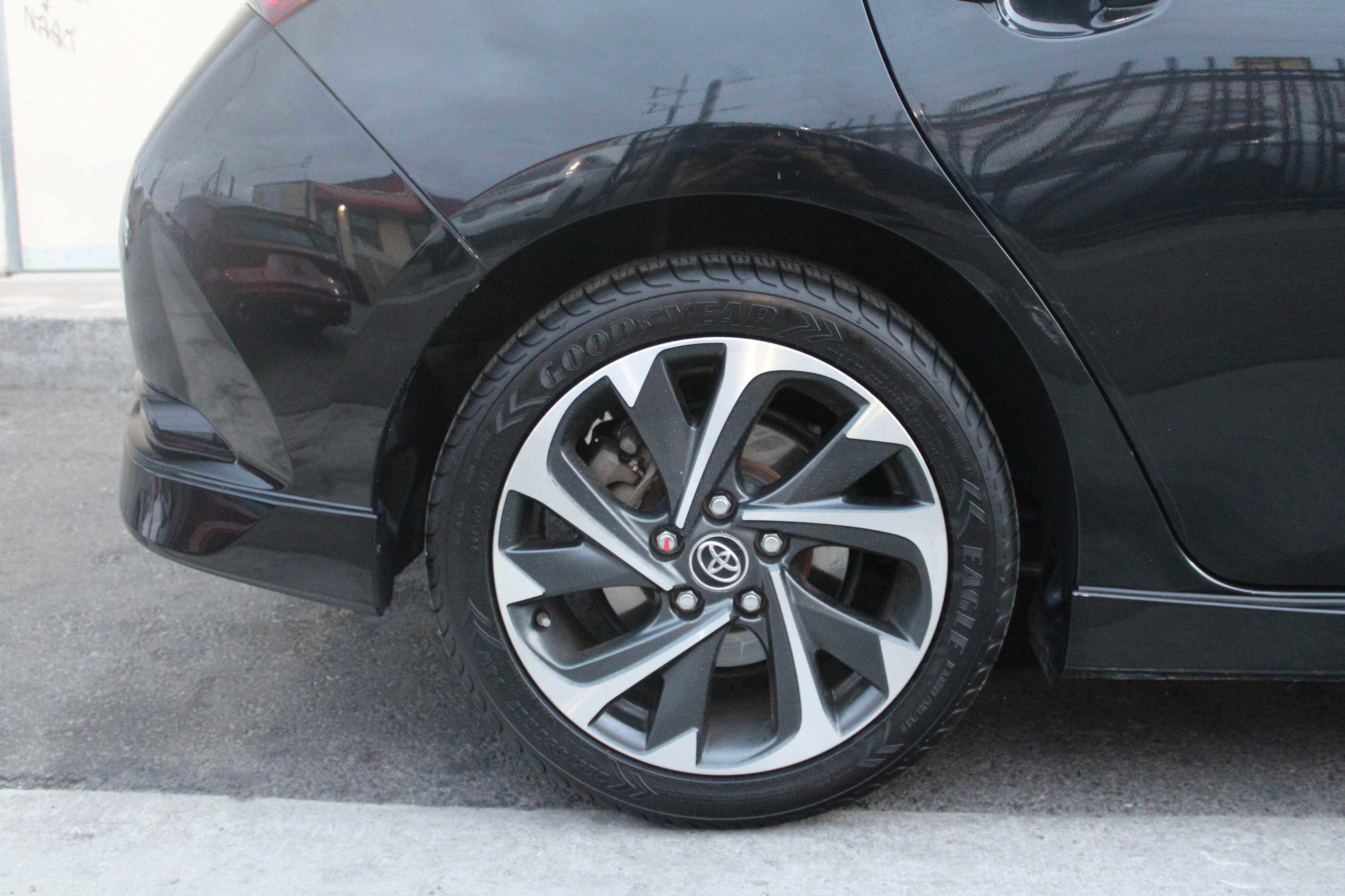 Used 2018 Toyota Corolla iM image 14