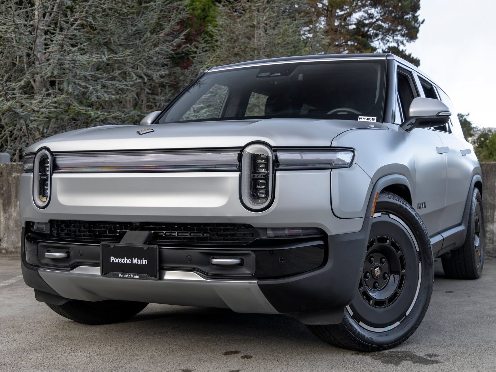 Used 2025 Rivian R1S Adventure Dual AWD/4WD image 7