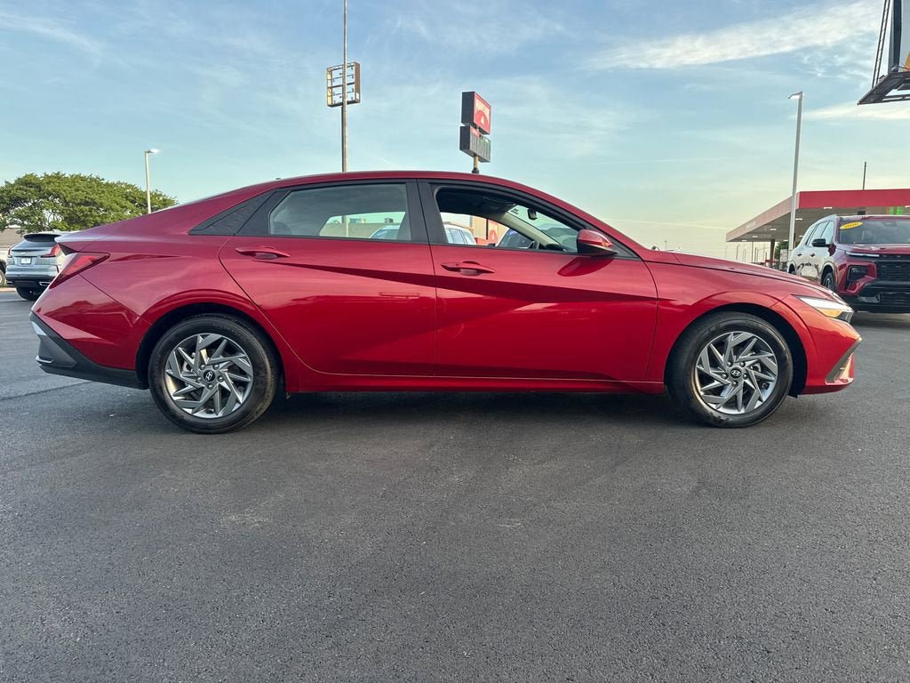 Used 2024 Hyundai Elantra SEL FWD image 7