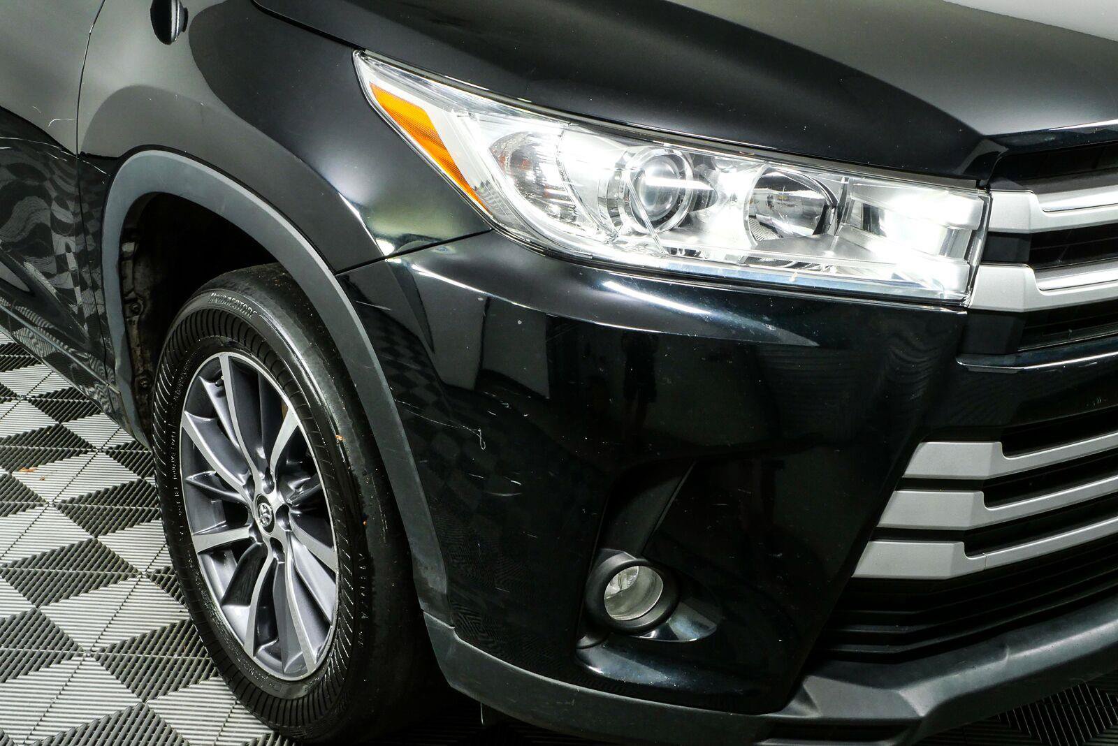 Used 2018 Toyota Highlander XLE FWD image 38
