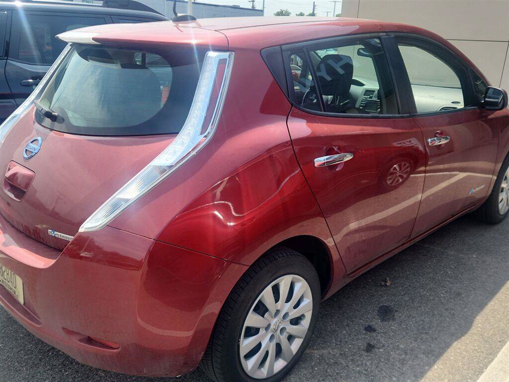 Used 2015 Nissan Leaf S w/ Charge Package FWD image 4