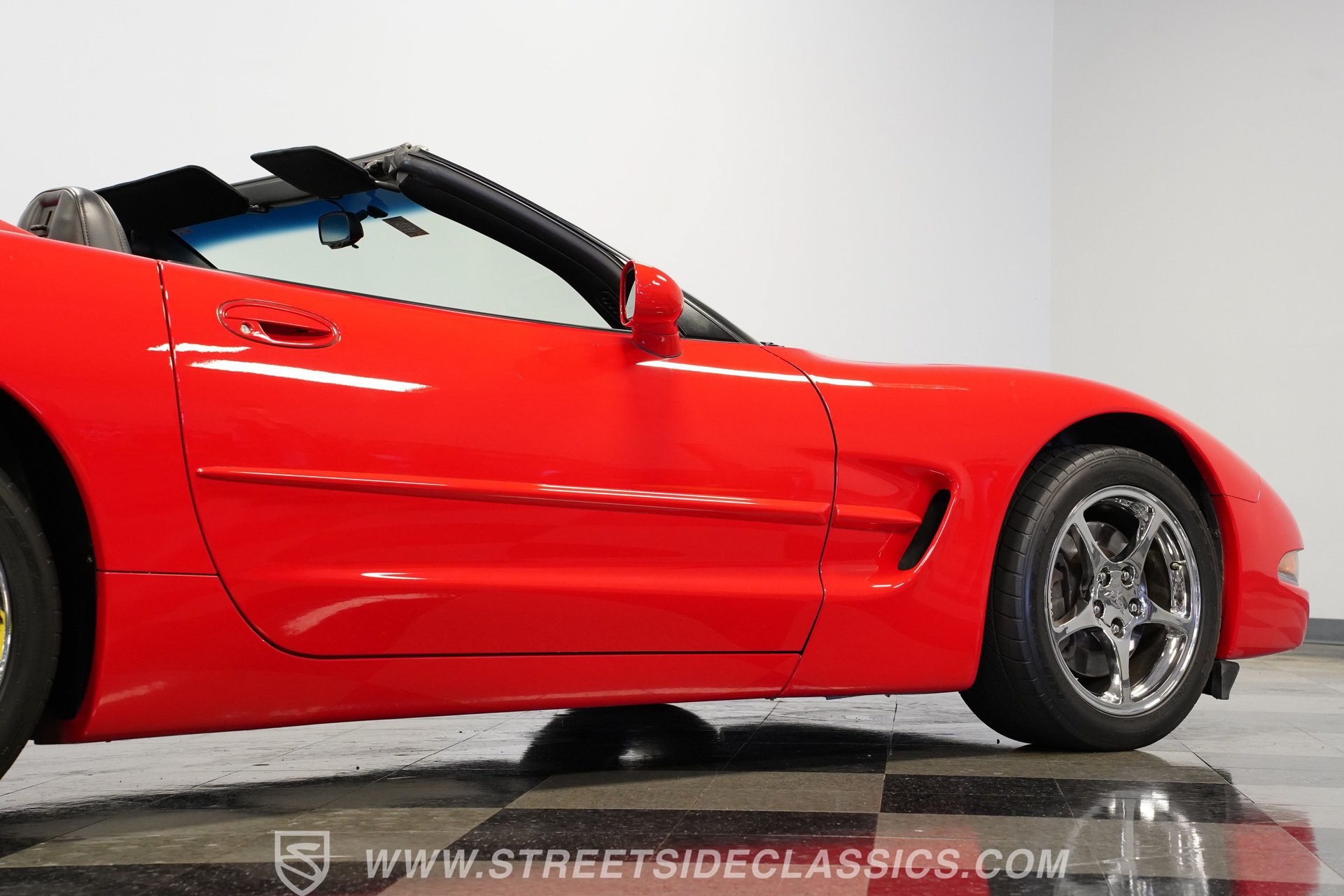 Used 1999 Chevrolet Corvette Convertible w/ Memory Pkg RWD image 29