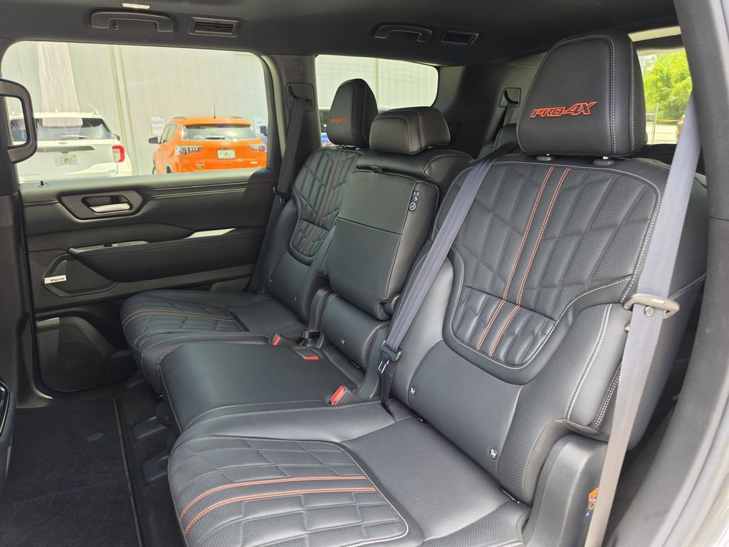 Used 2025 Nissan Armada PRO-4X w/ Pro-4X Premium Package AWD/4WD image 19