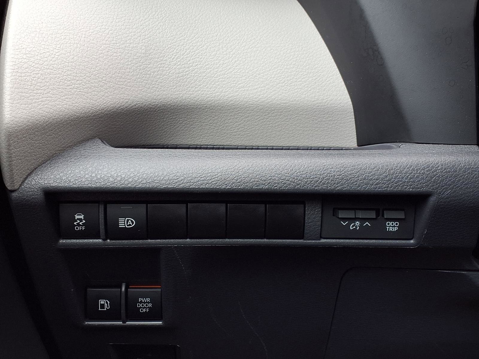 Used 2024 Toyota Sienna XLE image 31