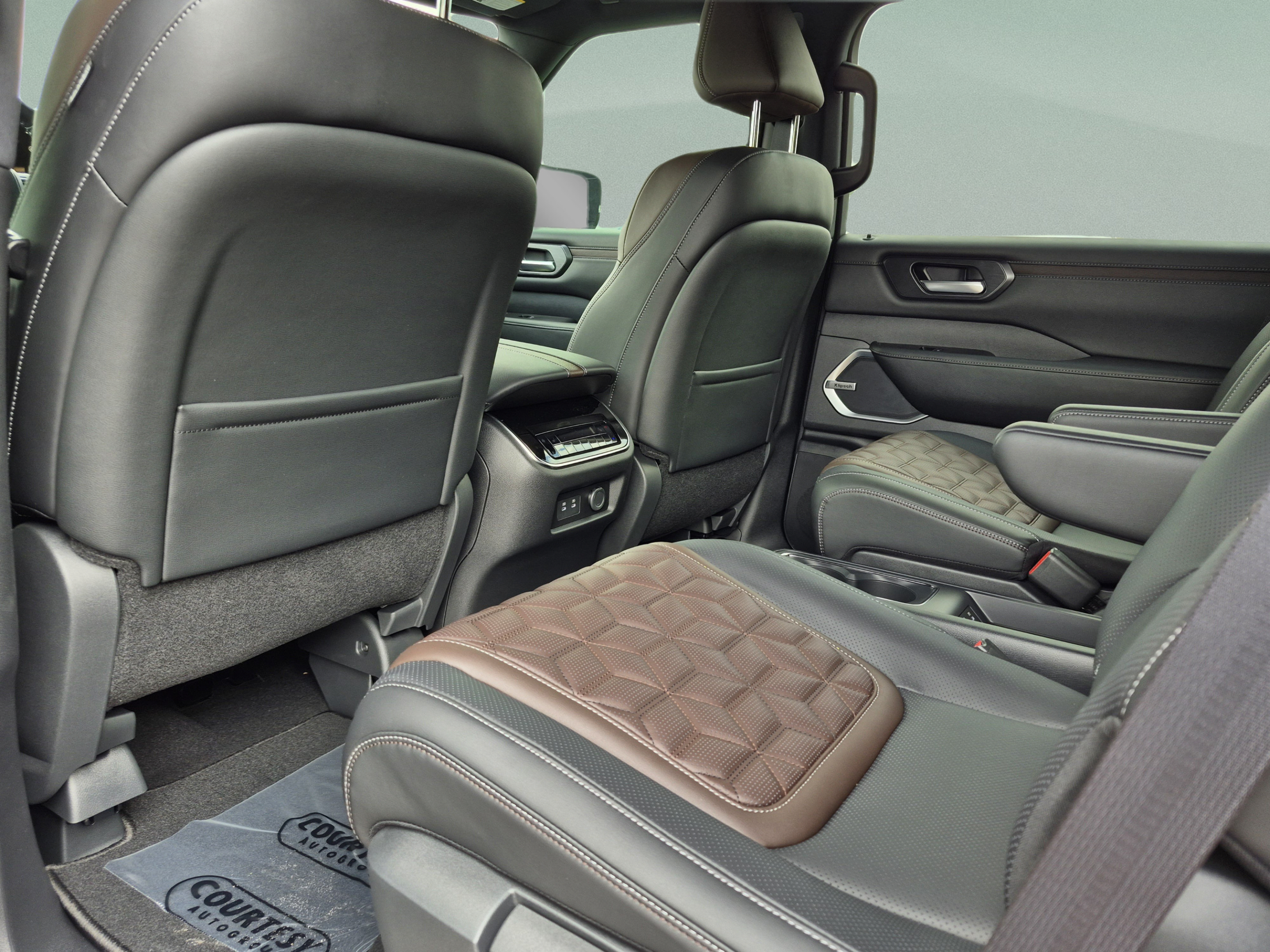 New 2026 Nissan Armada Platinum RWD image 18