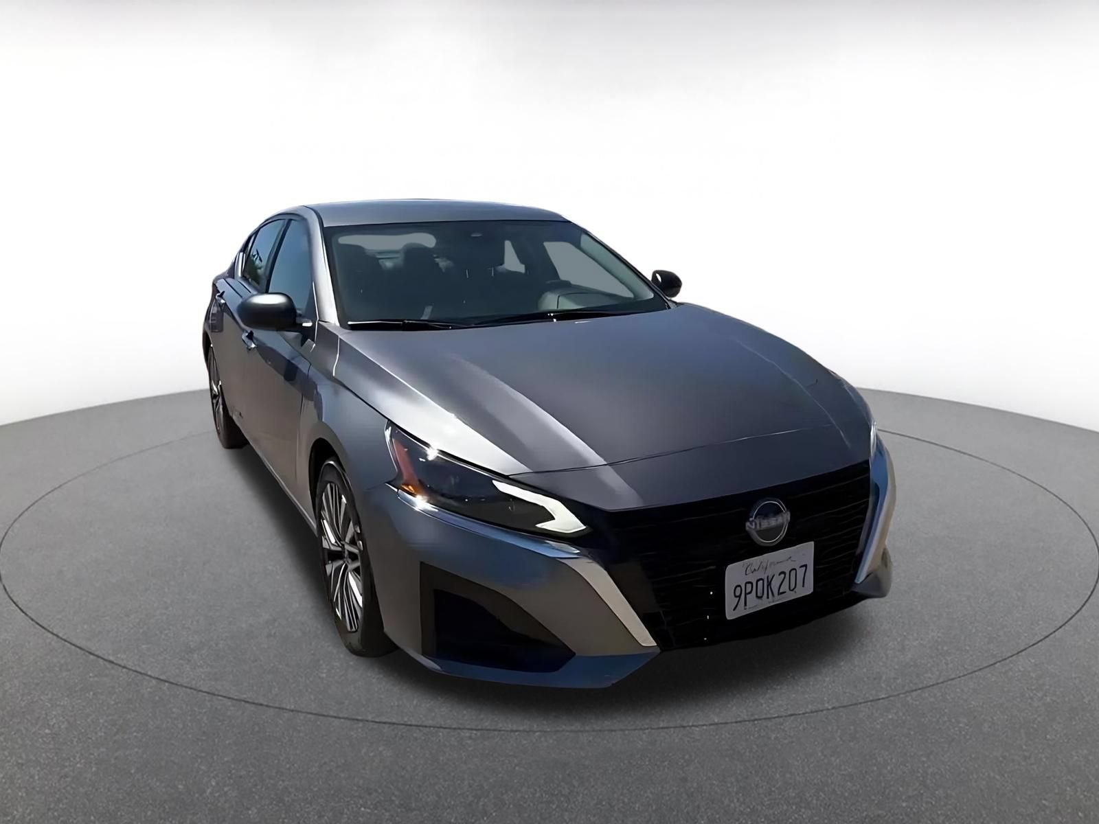 Used 2025 Nissan Altima 2.5 SV FWD image 3