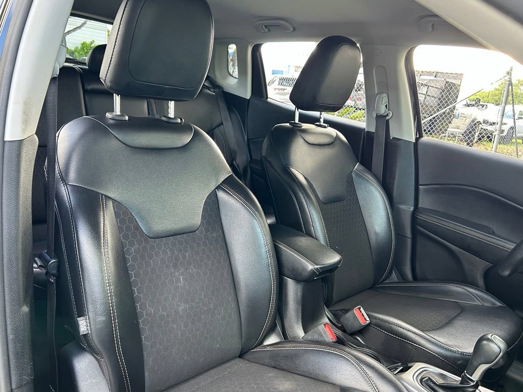 Certified 2020 Jeep Compass Latitude FWD image 38
