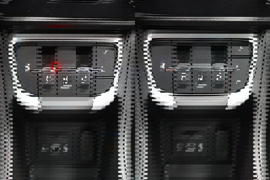 Used 2024 GMC Terrain SLT image 21