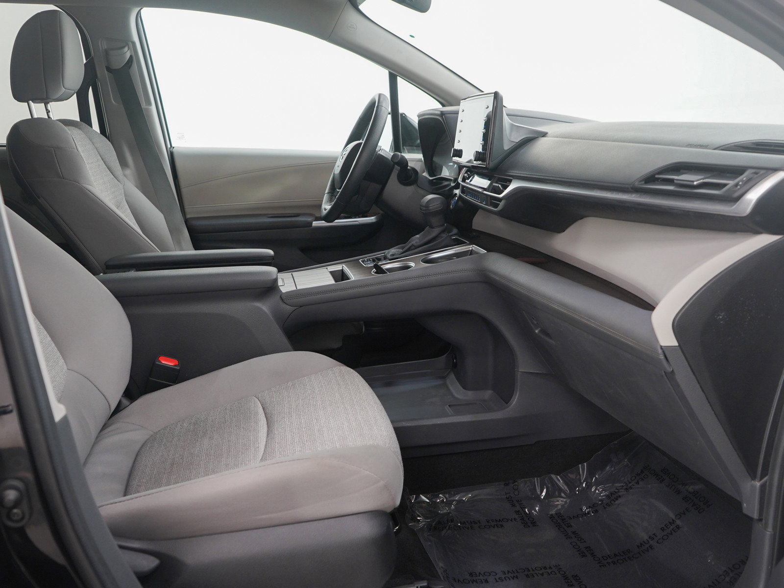 Used 2024 Toyota Sienna LE image 11