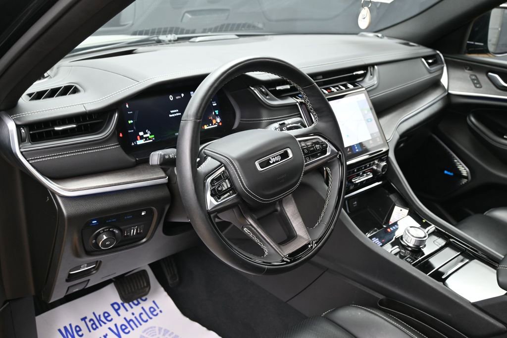 Used 2023 Jeep Grand Cherokee Overland w/ Advanced Protech Group III AWD/4WD image 19