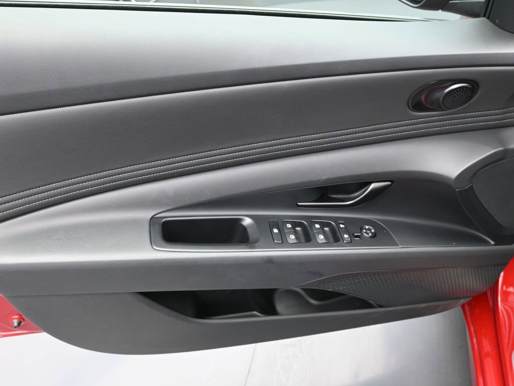 Certified 2025 Hyundai Elantra Sport image 20