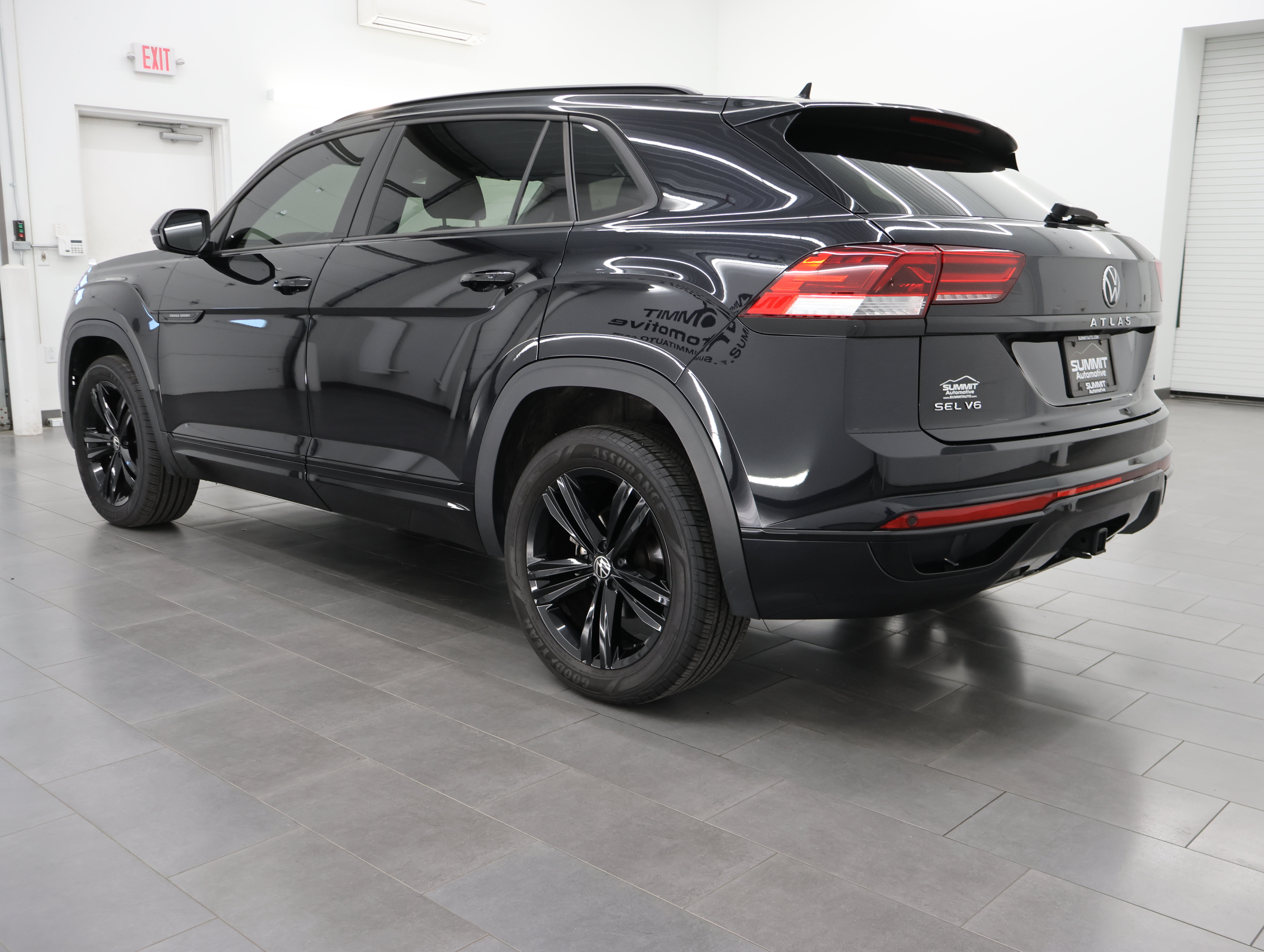Used 2023 Volkswagen Atlas Cross Sport SEL R-Line AWD/4WD image 6