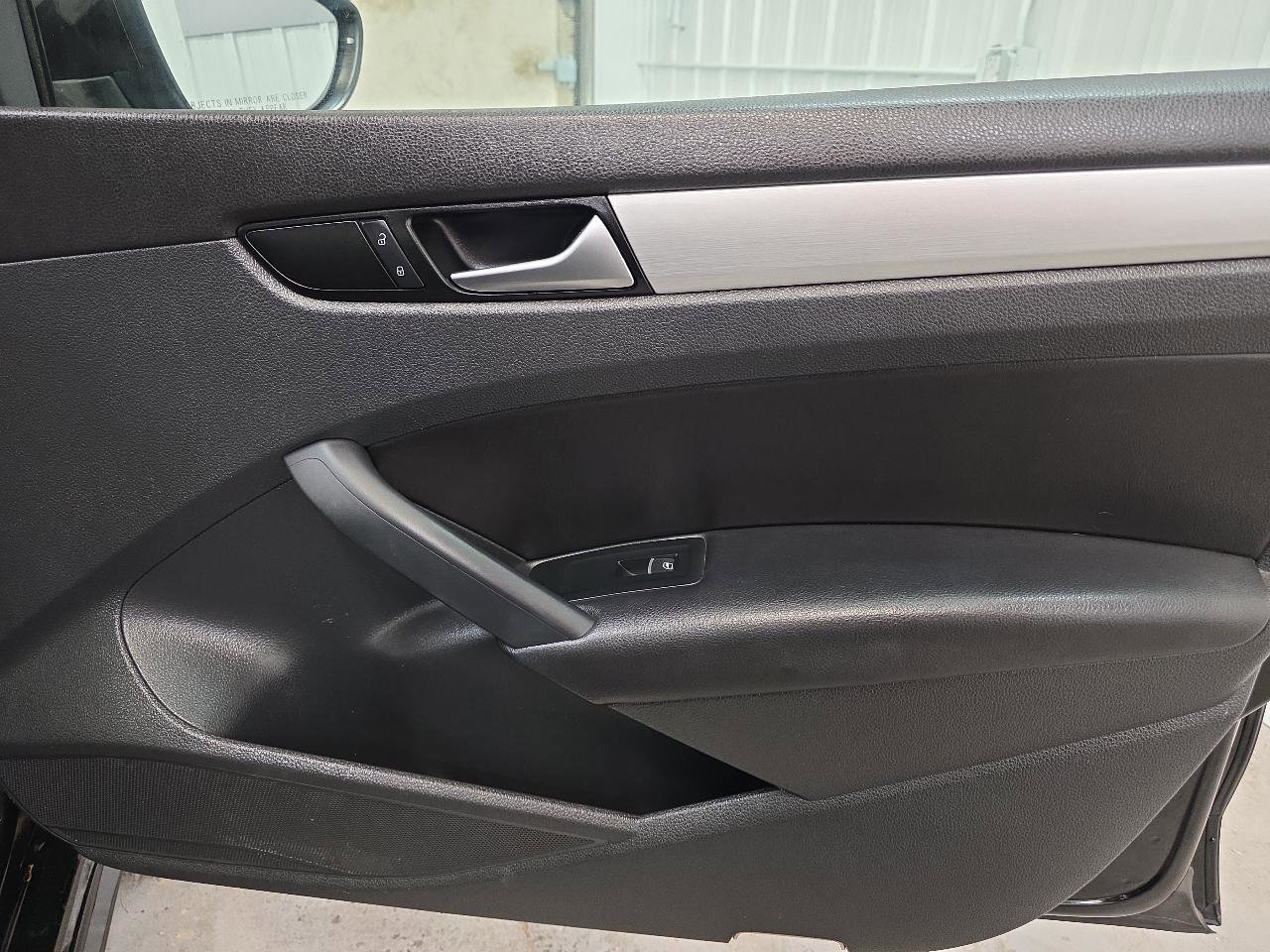 Used 2012 Volkswagen Passat 3.6 SE image 43