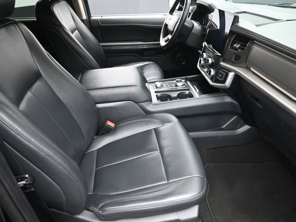 Used 2024 Ford Expedition XLT image 7