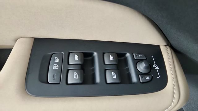 New 2026 Volvo XC60 B5 Plus w/ Climate Package AWD/4WD image 10