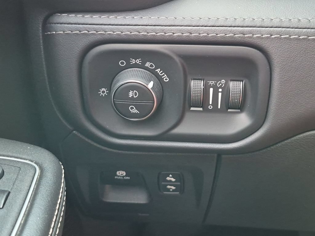 Used 2023 RAM 1500 Limited AWD/4WD image 17