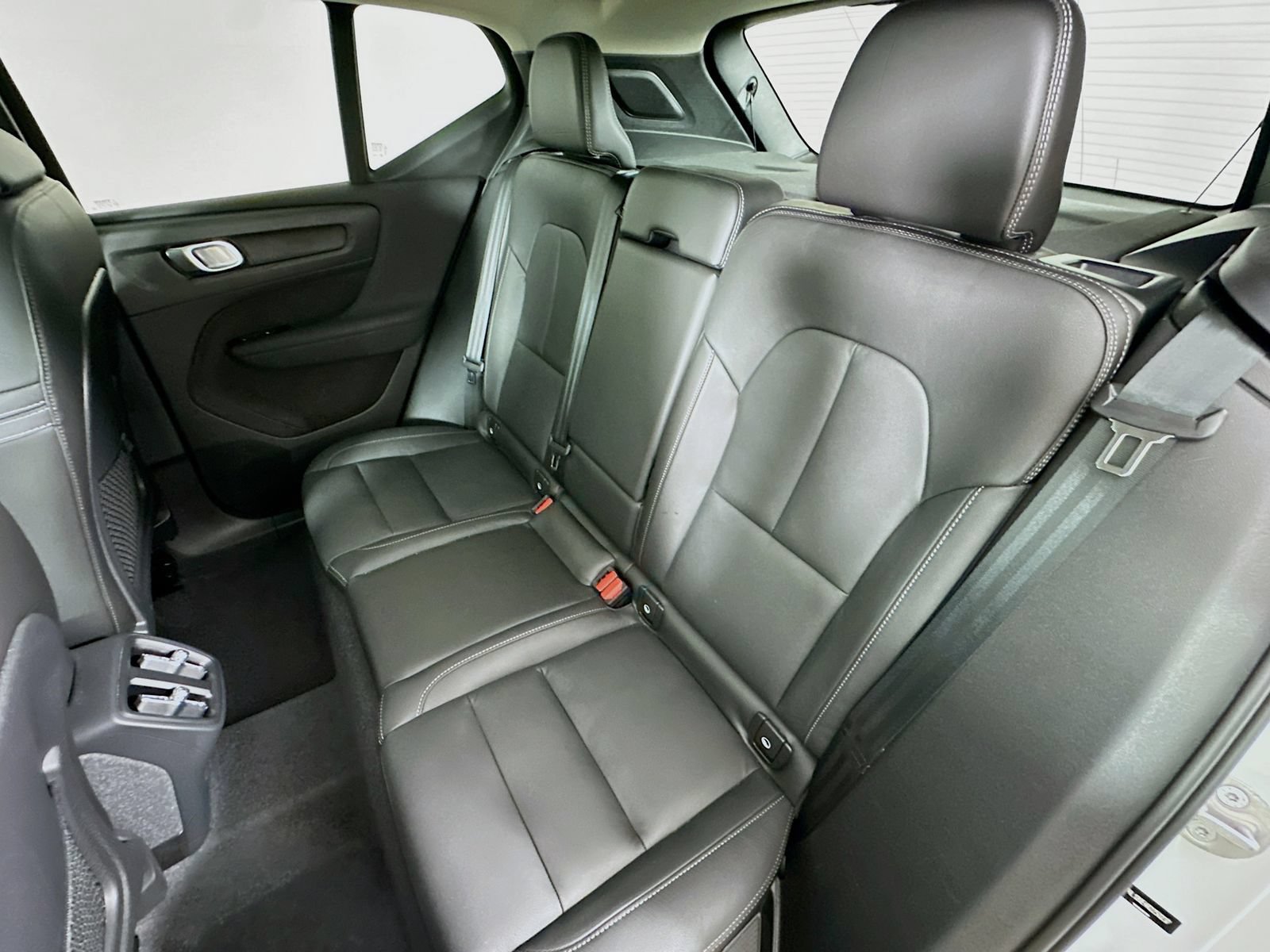 Used 2024 Volvo XC40 B5 Plus w/ Climate Package AWD/4WD image 35