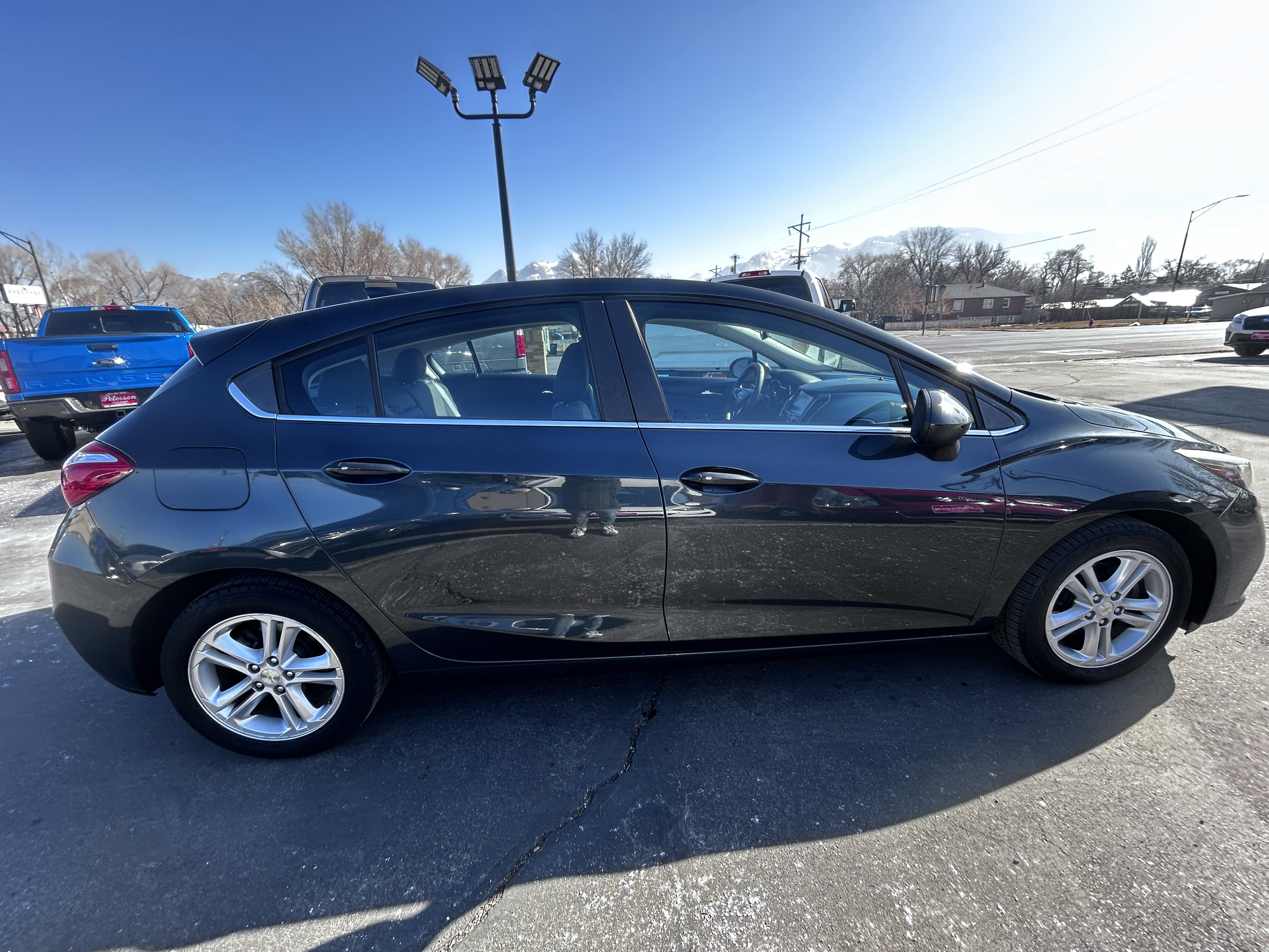 Used 2017 Chevrolet Cruze LT w/ Sun And Sound Package image 4