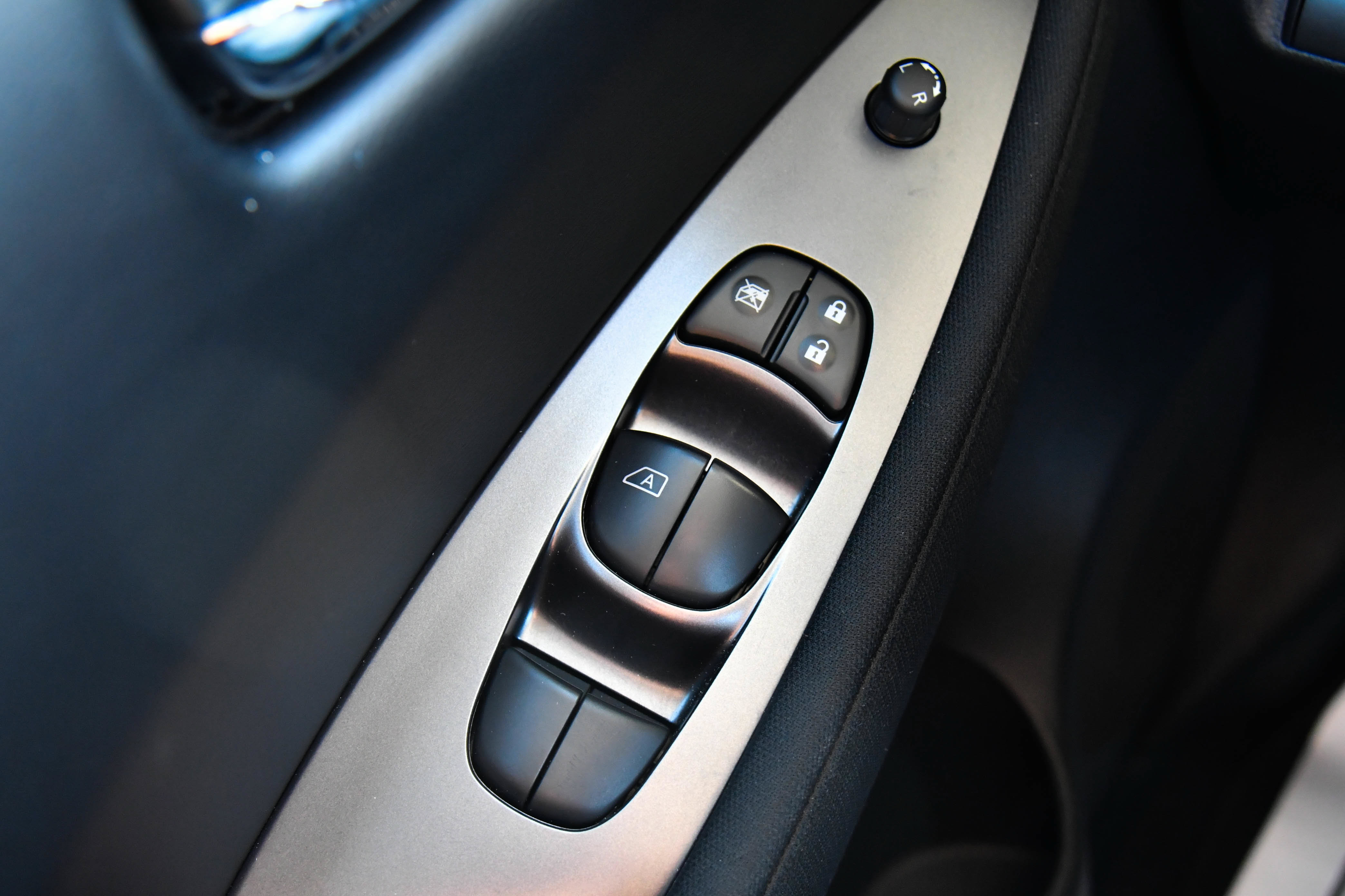 Used 2025 Nissan Leaf S FWD image 31