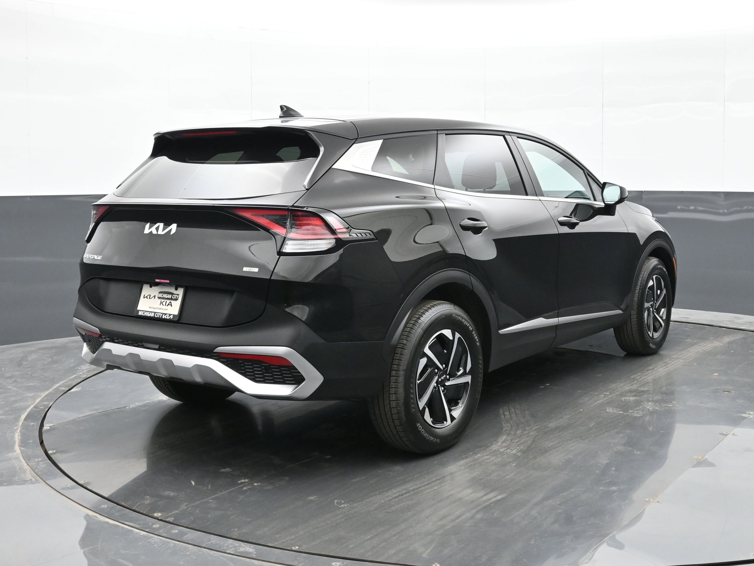 Used 2025 Kia Sportage LX image 8