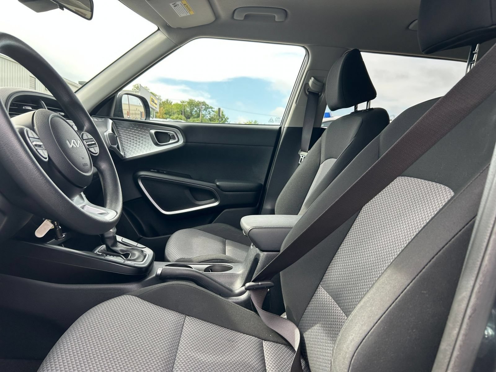 Used 2025 Kia Soul LX w/ LX Technology Package FWD image 21