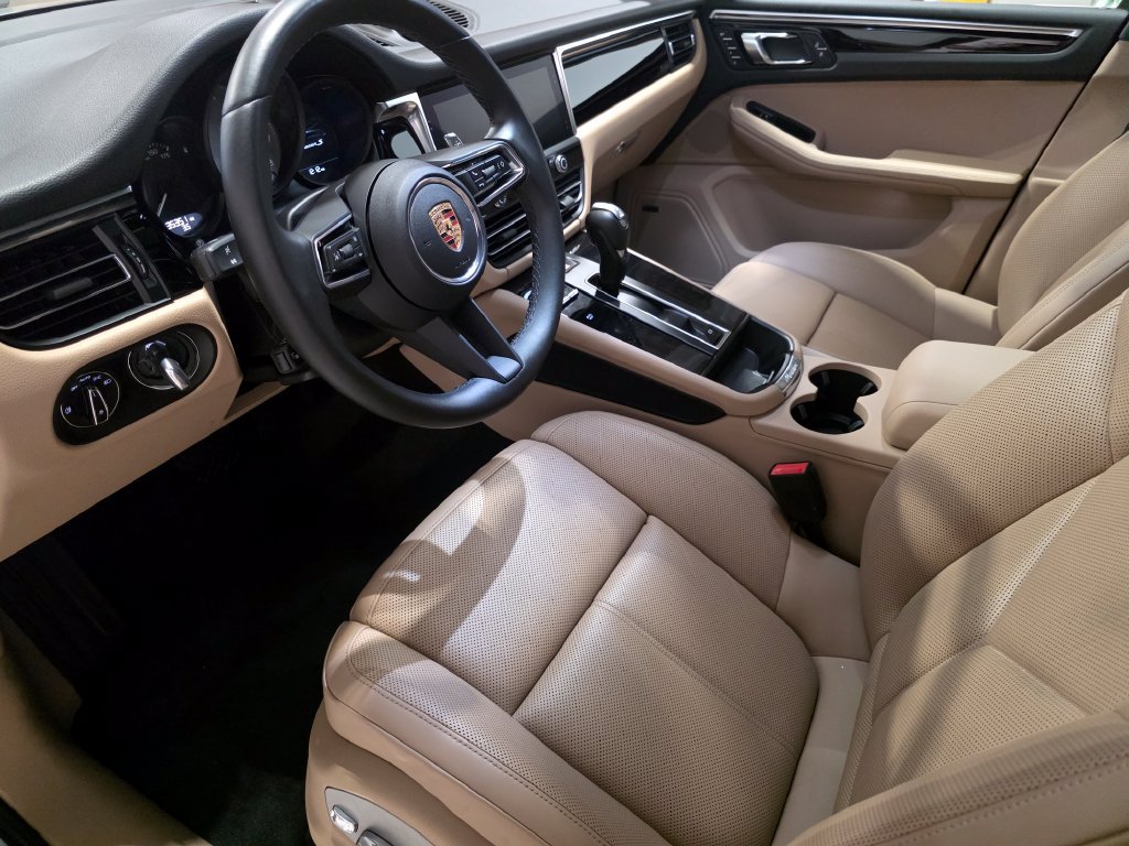 Certified 2023 Porsche Macan S AWD/4WD image 4