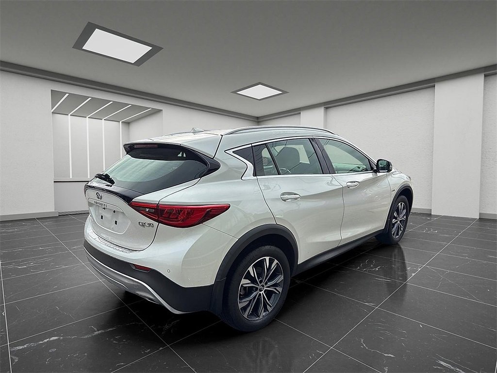 Used 2019 INFINITI QX30 Premium w/ Navigation Package image 15