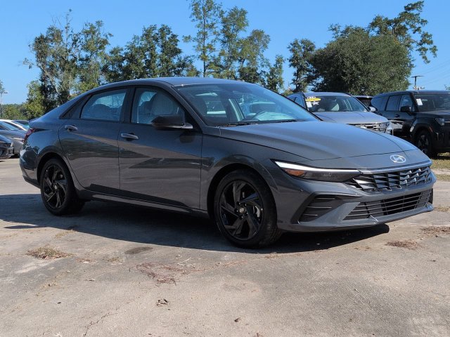 New 2026 Hyundai Elantra SEL Sport FWD image 3