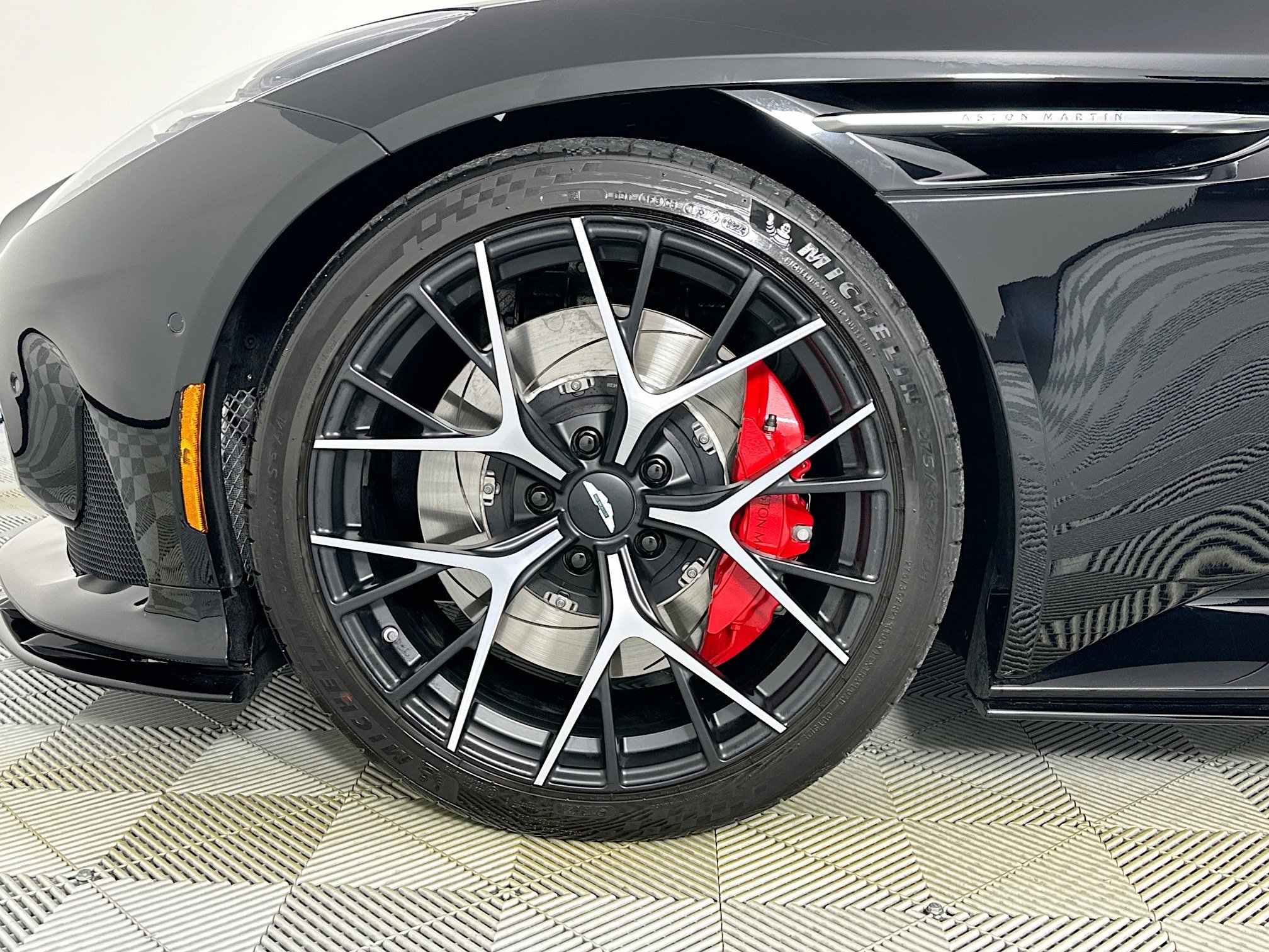 Used 2025 Aston Martin DB12 Coupe image 4