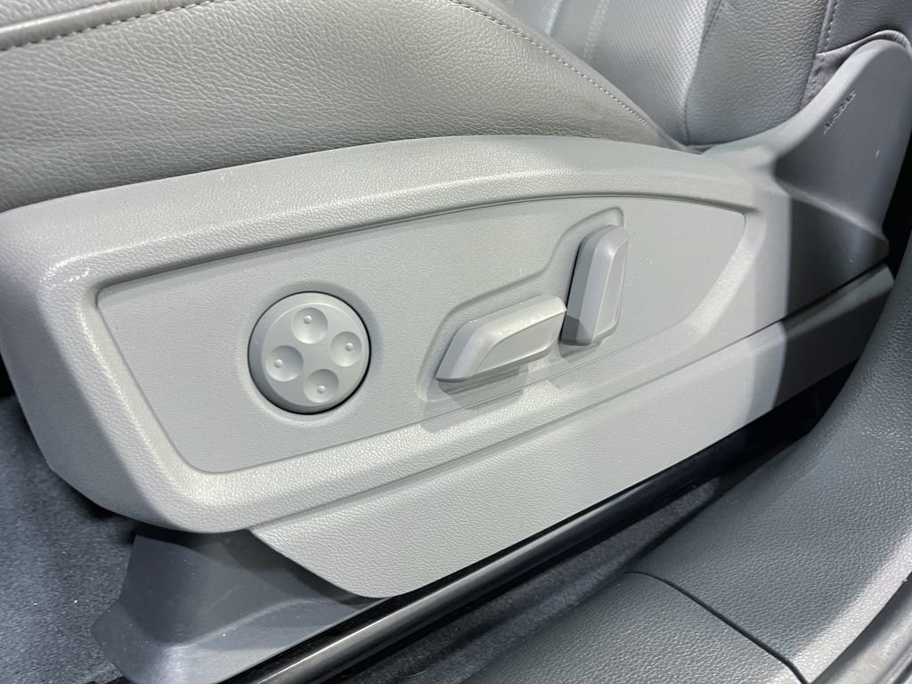 Used 2020 Audi Q5 2.0T Premium Plus w/ Premium Plus Package image 17