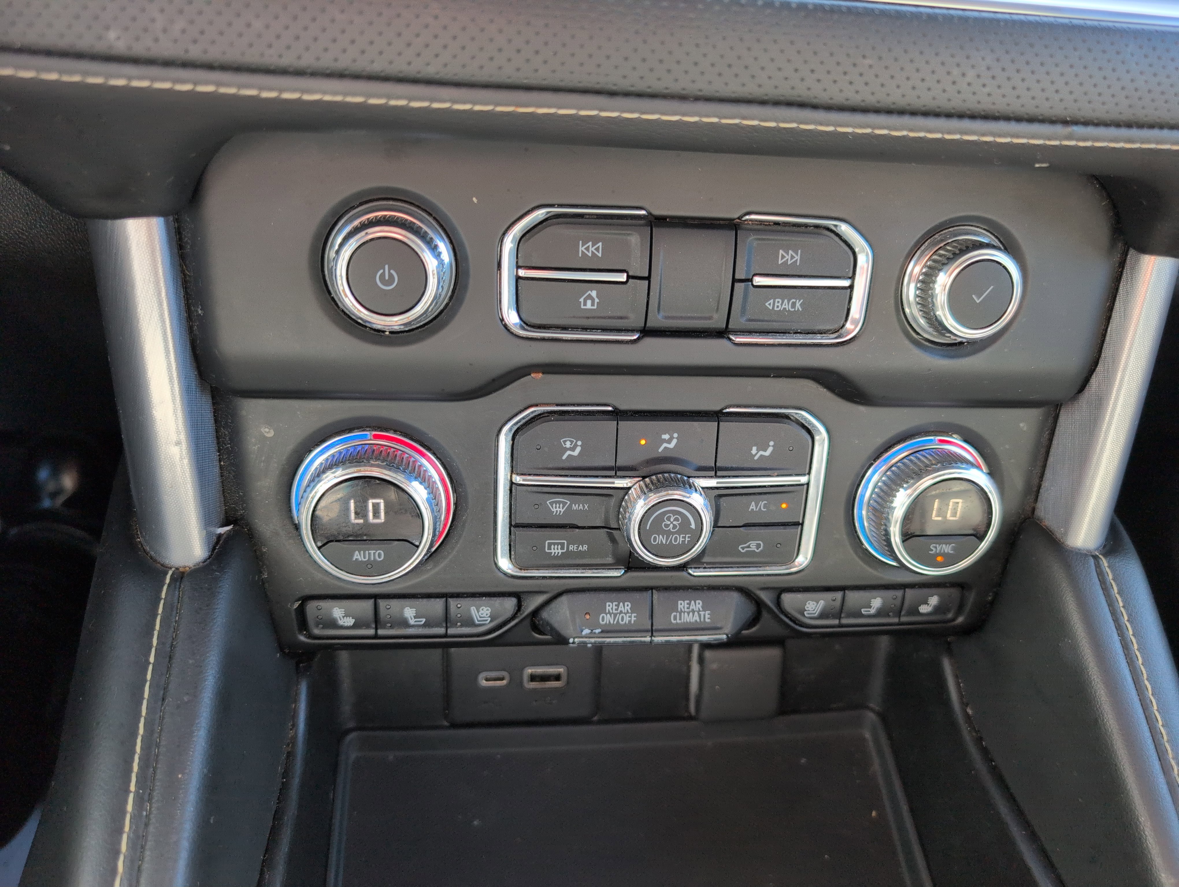 Used 2021 GMC Yukon XL SLT w/ SLT Luxury Plus Package image 28